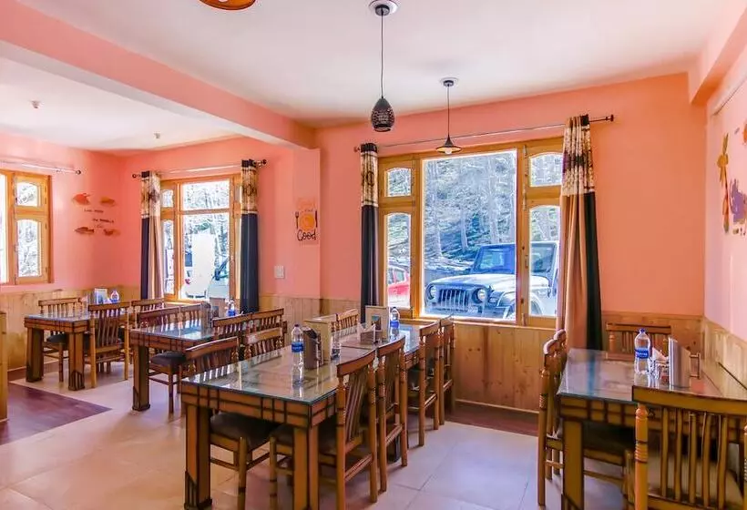 Fabhotel Sissu Regency