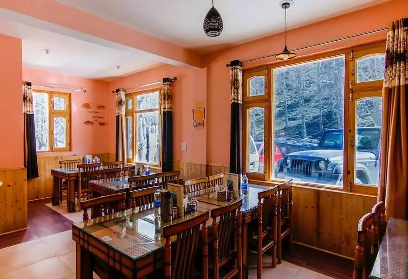 Fabhotel Sissu Regency