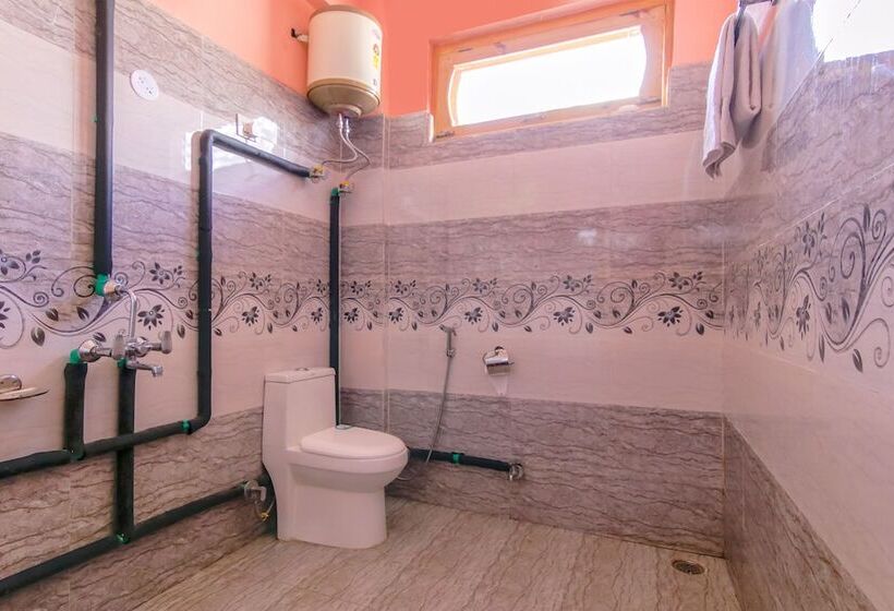 Fabhotel Sissu Regency