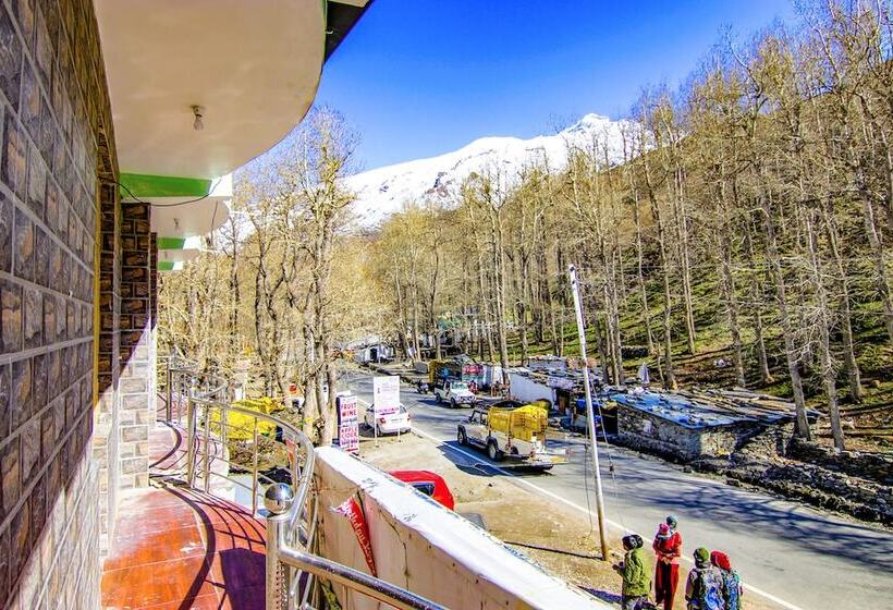 Fabhotel Sissu Regency