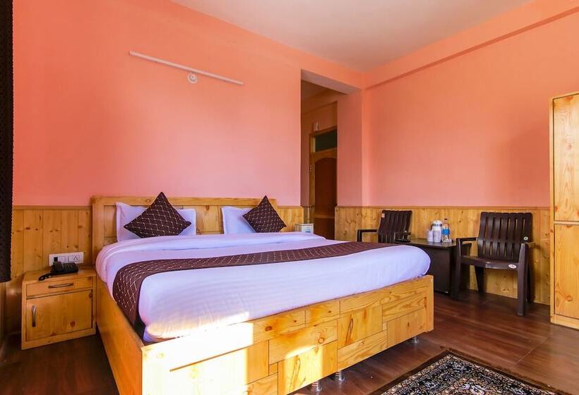 Fabhotel Sissu Regency