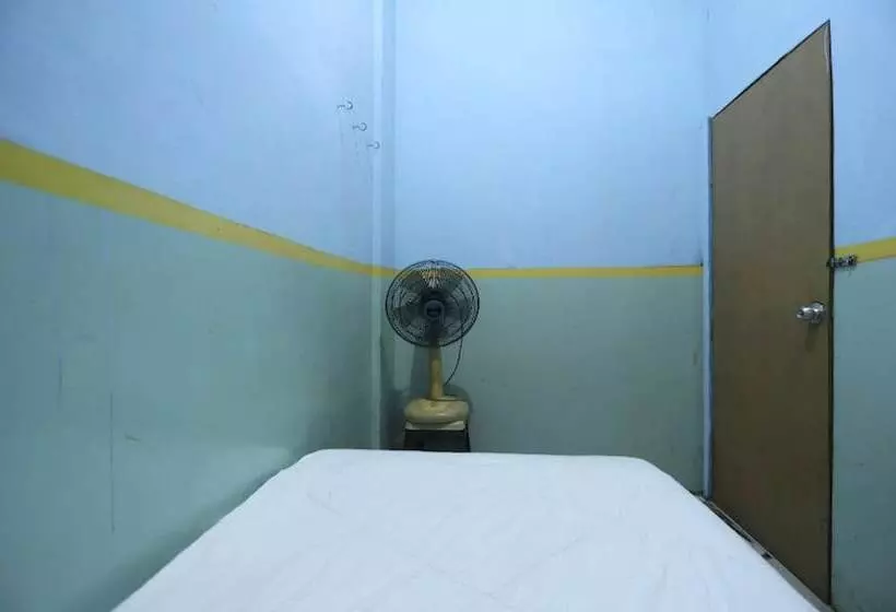 ホテル Spot On 92569 Anto Homestay Syariah
