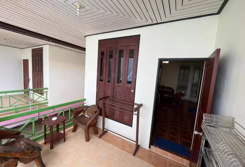 Majatalo Mae Somboon House