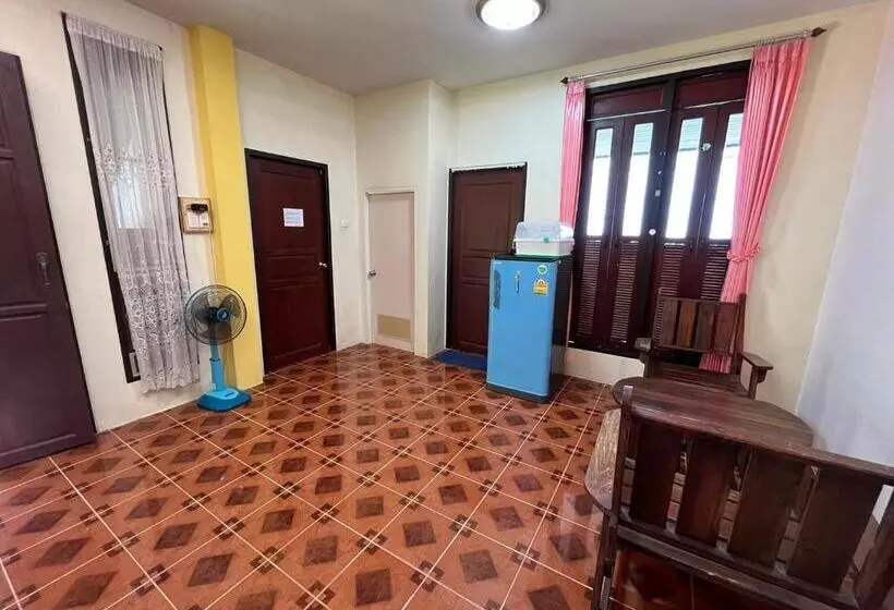 Majatalo Mae Somboon House