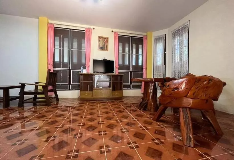 Majatalo Mae Somboon House