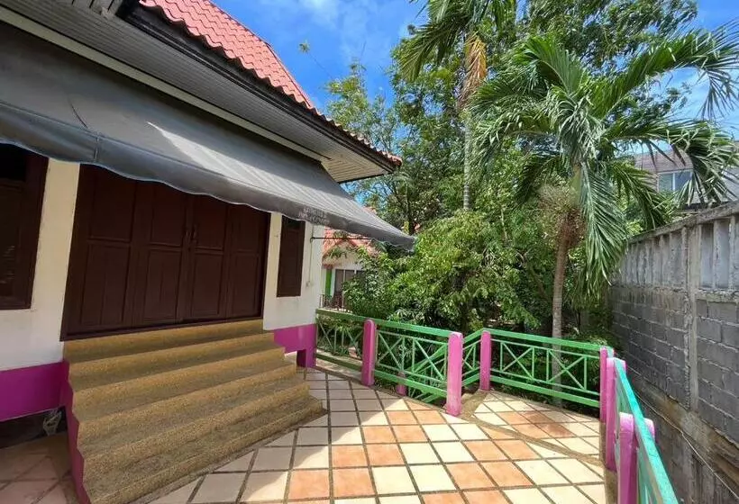 Majatalo Mae Somboon House