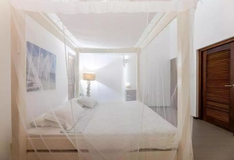پانسیون Room In Villa   Sunny Stay   Villa Mi Cuna