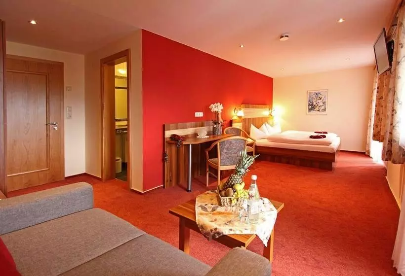 Hotelli Gasthof Zum Oberen Wirt