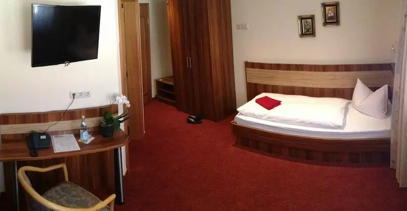 Hotelli Gasthof Zum Oberen Wirt