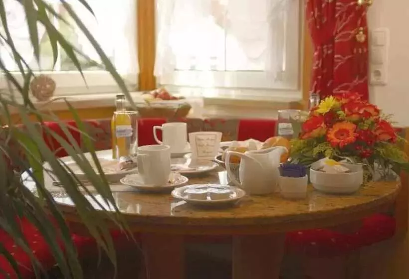 هتل Appartementpension Zum Zacherl