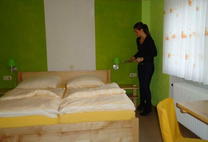 Отель Gasthaus & Pension Lisas Welt Wasserkuppe