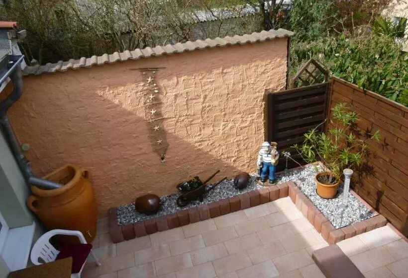 Hotelli Pension Am Peeneufer Ug