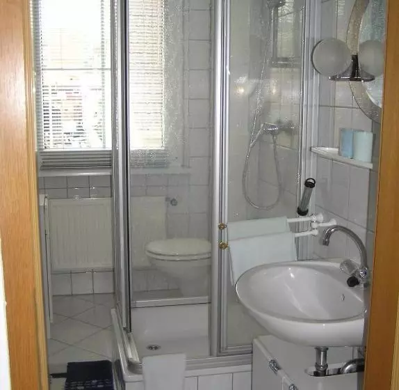 Hotelli Pension Am Peeneufer Ug