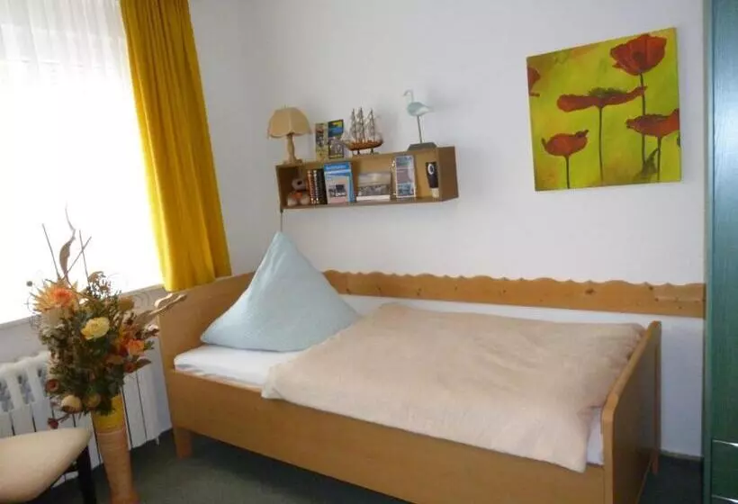 Hotelli Pension Am Peeneufer Ug