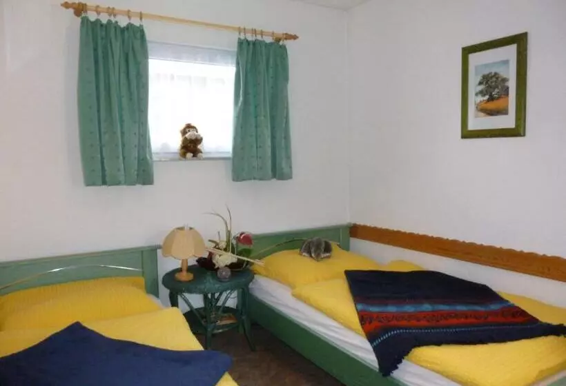 Hotelli Pension Am Peeneufer Ug