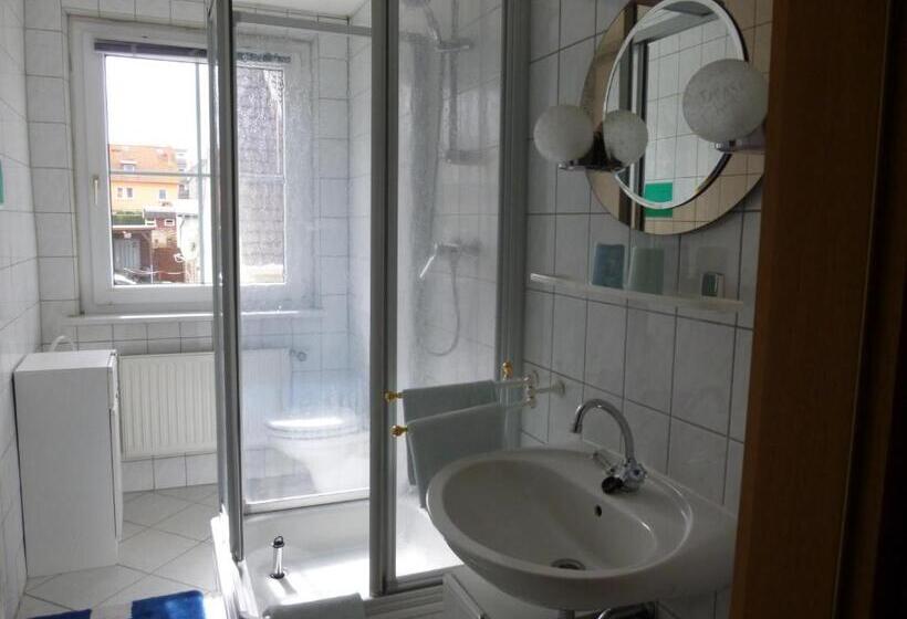 Отель Pension Am Peeneufer Ug