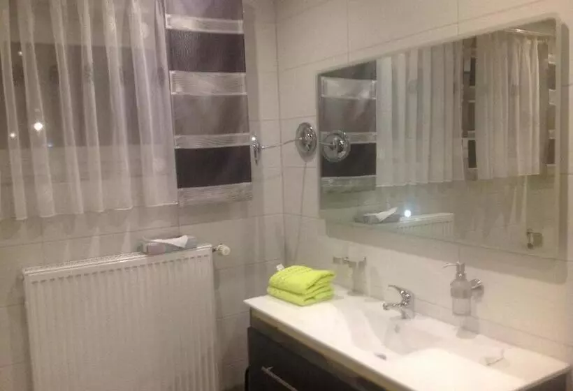 Hotelli Pension Haus Wanninger