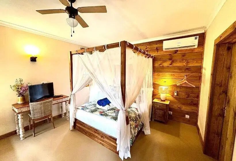تختخواب و صبحانه Chamarel Mountain Chalets