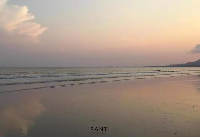 Lomakeskus Santi Beach Retreat