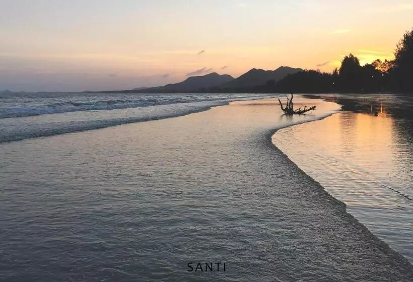 Lomakeskus Santi Beach Retreat