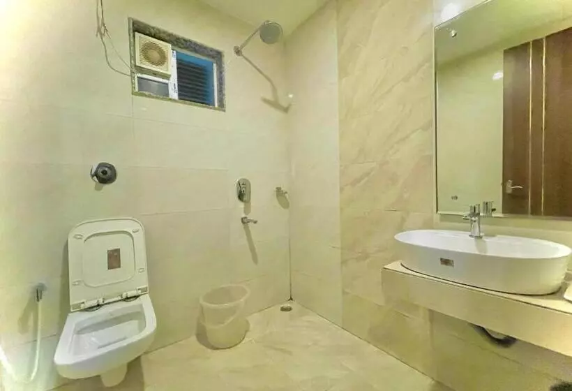 Kuber Palace ! Puri Near Sea Beach And Temple Fully Air Conditioned Hotel With Lift And Parking Faci