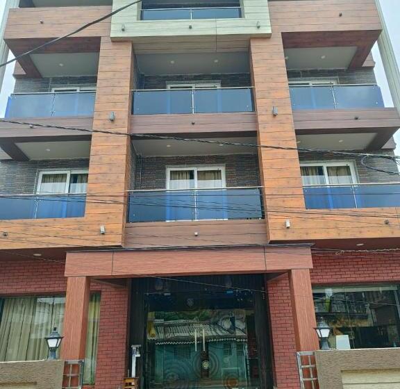 Kuber Palace ! Puri Near Sea Beach And Temple Fully Air Conditioned Hotel With Lift And Parking Faci