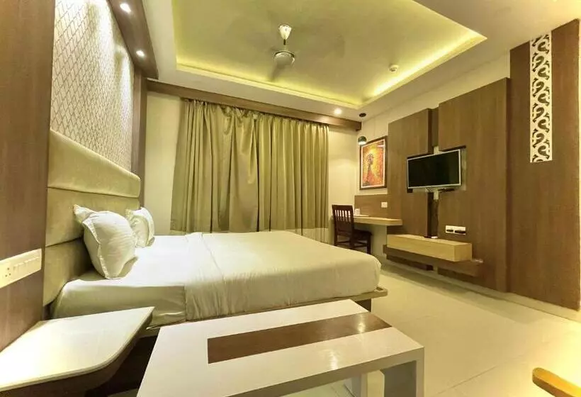 Kuber Palace ! Puri Near Sea Beach And Temple Fully Air Conditioned Hotel With Lift And Parking Faci