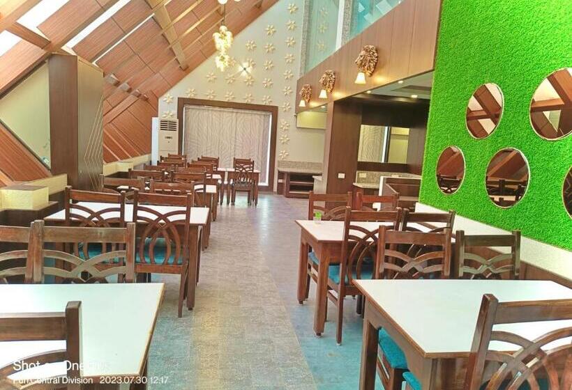 Kuber Palace ! Puri Near Sea Beach And Temple Fully Air Conditioned Hotel With Lift And Parking Faci