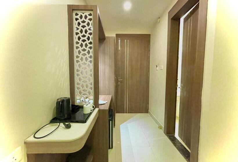 Kuber Palace ! Puri Near Sea Beach And Temple Fully Air Conditioned Hotel With Lift And Parking Faci