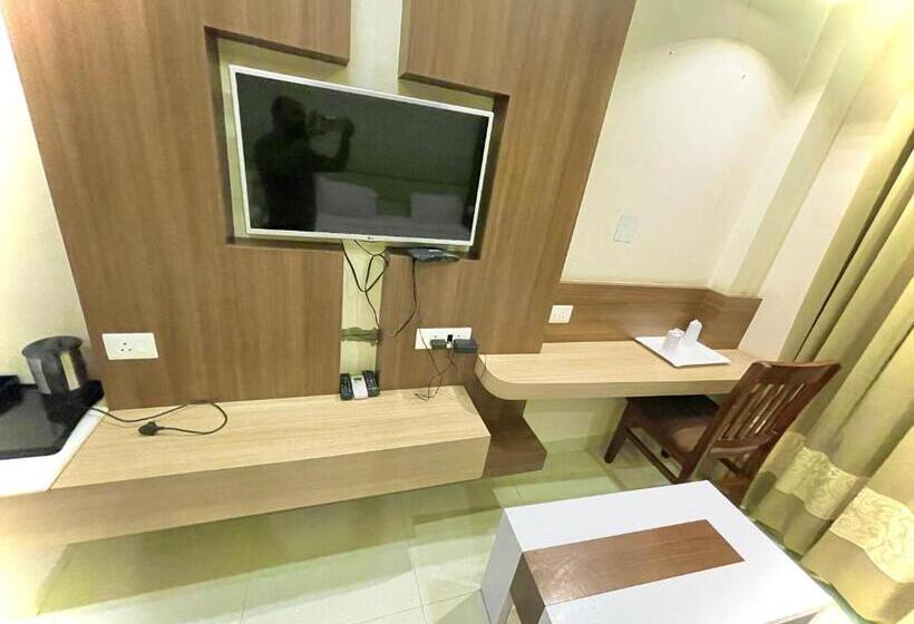 Kuber Palace ! Puri Near Sea Beach And Temple Fully Air Conditioned Hotel With Lift And Parking Faci