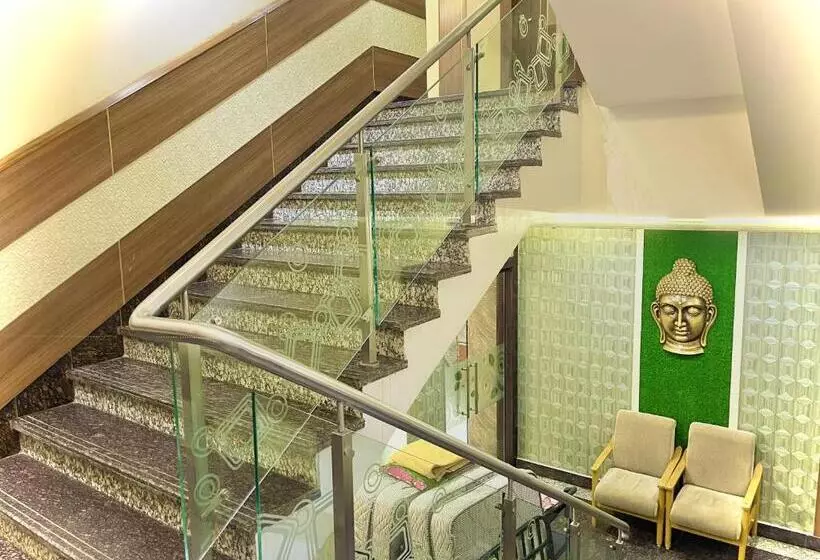 Kuber Palace ! Puri Near Sea Beach And Temple Fully Air Conditioned Hotel With Lift And Parking Faci