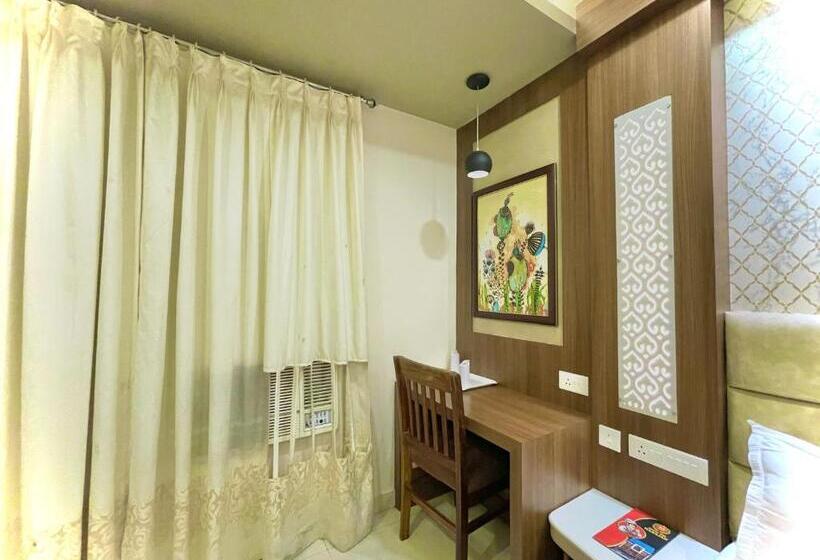 Kuber Palace ! Puri Near Sea Beach And Temple Fully Air Conditioned Hotel With Lift And Parking Faci