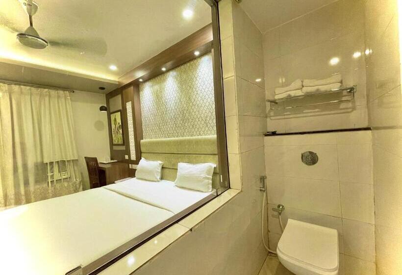 Kuber Palace ! Puri Near Sea Beach And Temple Fully Air Conditioned Hotel With Lift And Parking Faci