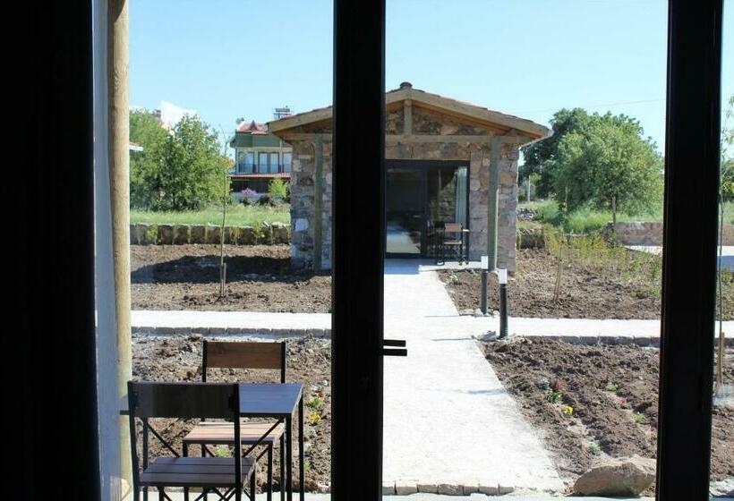 פנסיון Mavriya