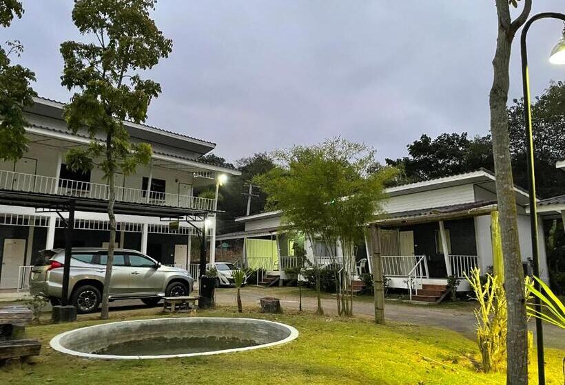 渡假胜地  บ้านระการีสอร์ต