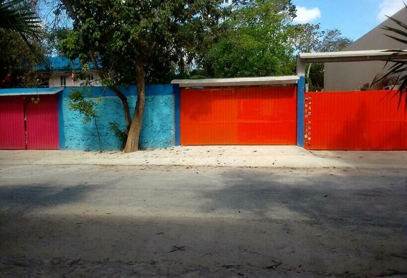 הוסטל Airport Inn