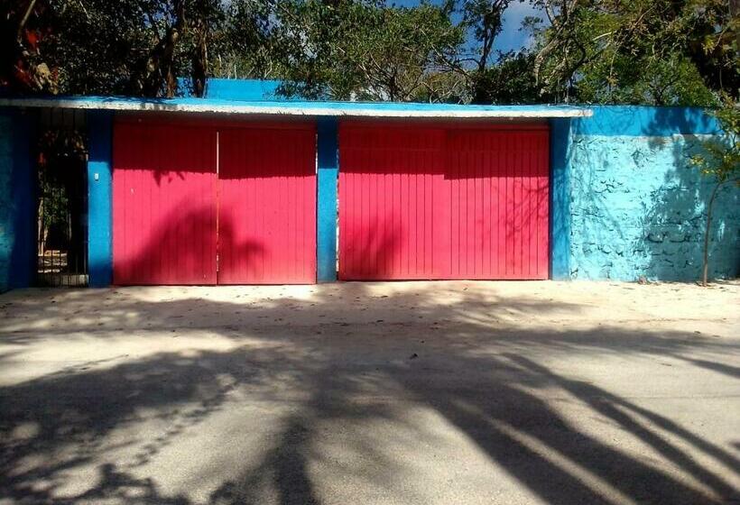 הוסטל Airport Inn