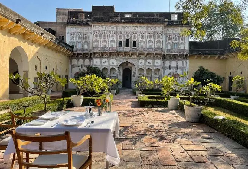 ホテル Deeppura Garh