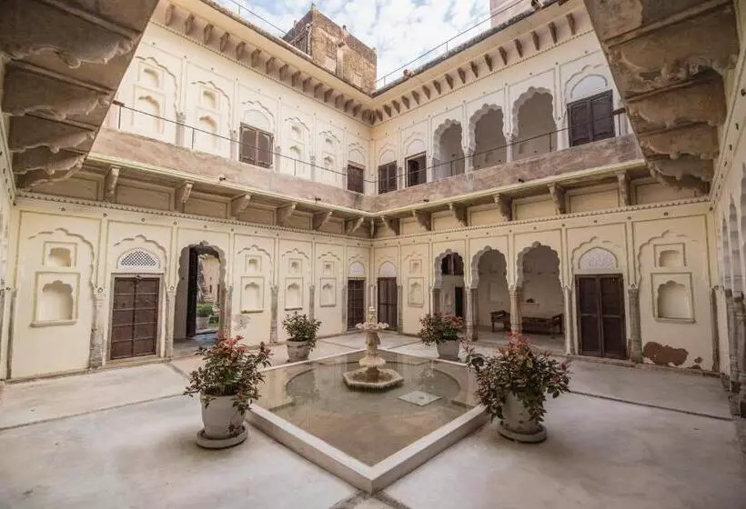 ホテル Deeppura Garh