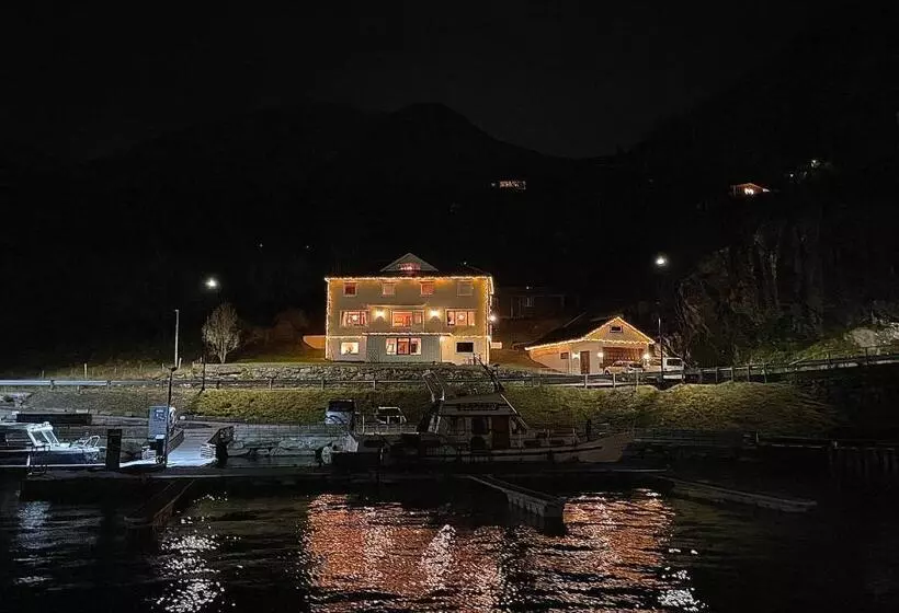ユースホステル Svingen Guesthouse Panoramic Fjord Views In Flåm