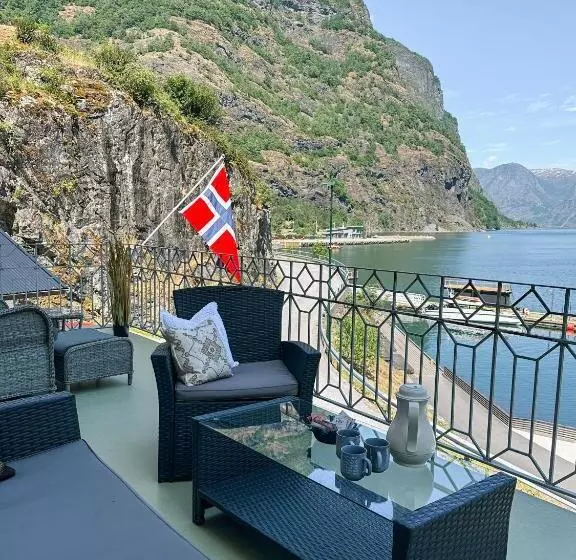 ユースホステル Svingen Guesthouse Panoramic Fjord Views In Flåm