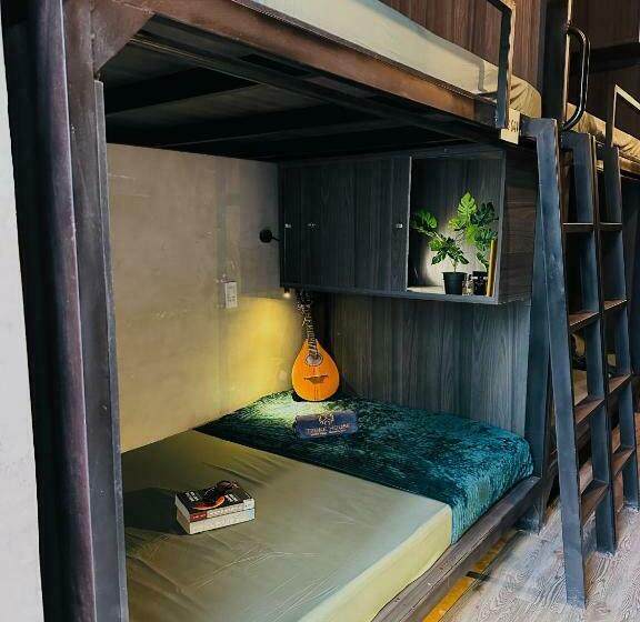 هتل کپسول T Zone Hostel   Quiet Place, Near China Town,ho Thi Ky Street Food,cafe,beer