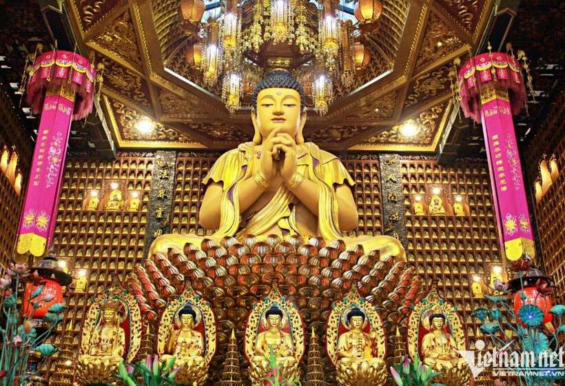 هتل کپسول T Zone Hostel   Quiet Place, Near China Town,ho Thi Ky Street Food,cafe,beer