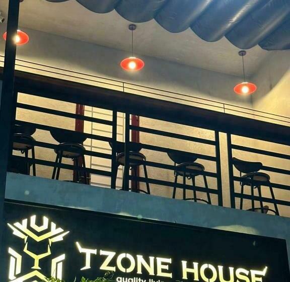 هتل کپسول T Zone Hostel   Quiet Place, Near China Town,ho Thi Ky Street Food,cafe,beer