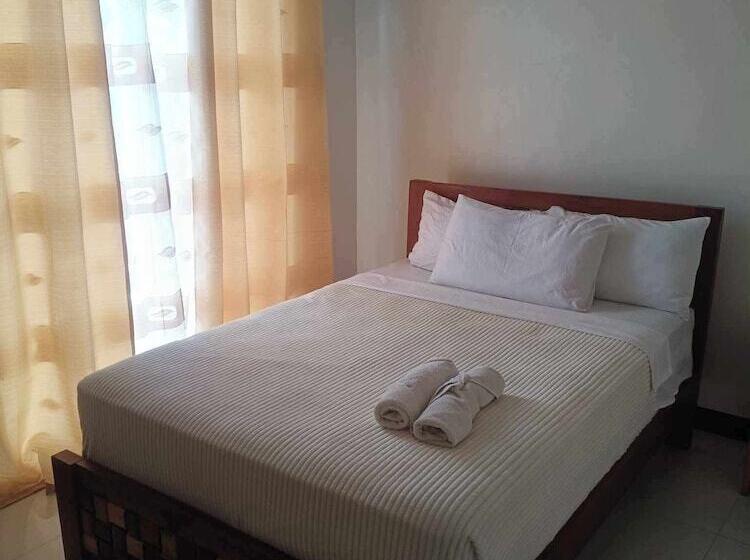 Hotel Empress Island