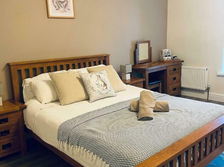 تختخواب و صبحانه The Cottage Inn