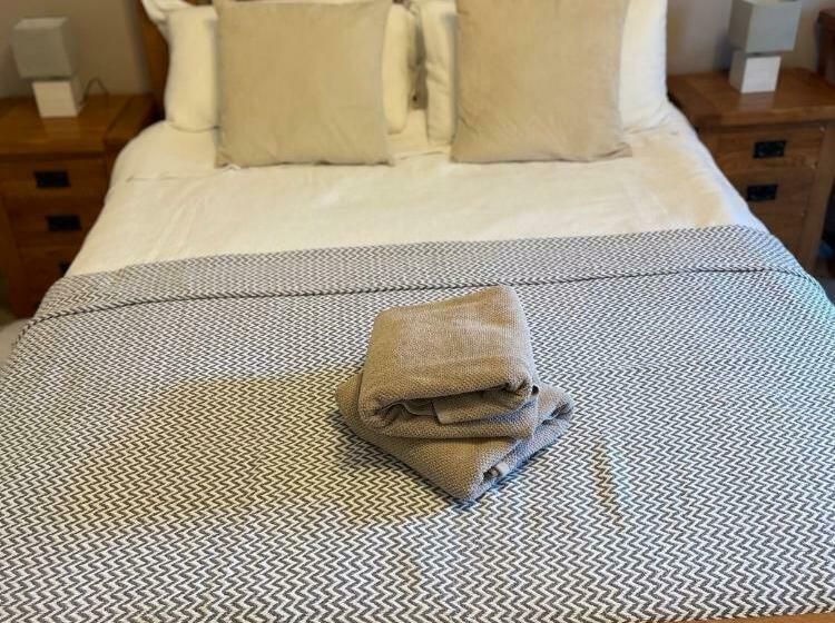 تختخواب و صبحانه The Cottage Inn