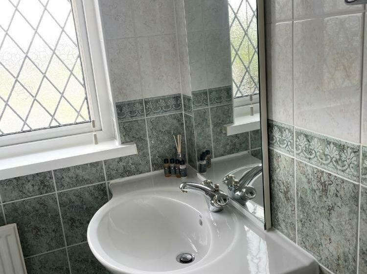 تختخواب و صبحانه The Cottage Inn