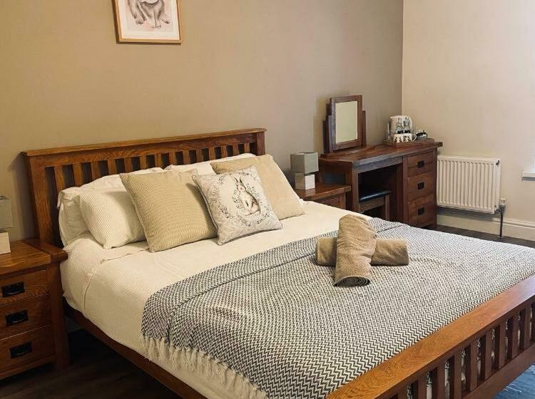 تختخواب و صبحانه The Cottage Inn