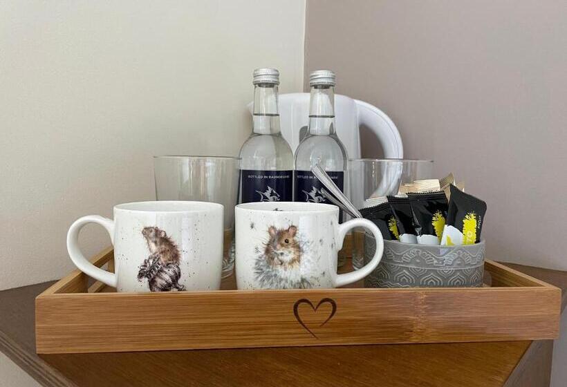 تختخواب و صبحانه The Cottage Inn